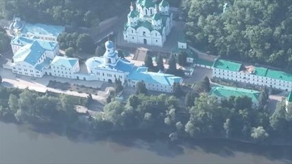 Ukrayna'da bombalandığı iddia edilen Svyatogorsk Lavra Manastırı
