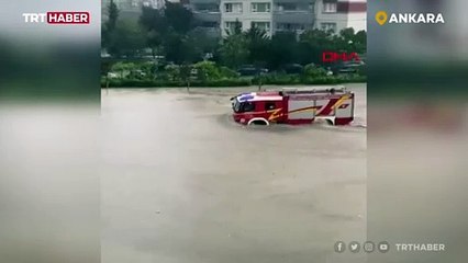 Ankara’da yollar göle döndü, araçlar su altında kaldı