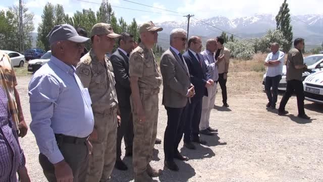 Traktörlerden kaynaklı kazaların önlenmesi için reflektör dağıtıldı