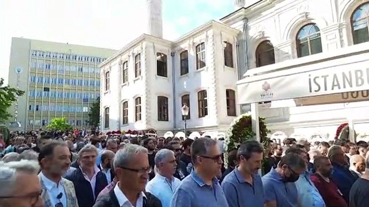 Ünlü karikatürist Latif Demirci, son yolculuğuna uğurlandı