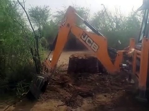 Encroachment: राजस्व विभाग व पुलिस के सहयोग से खेरुणा व दलेलपुरा में अतिक्रमण हटाए-video