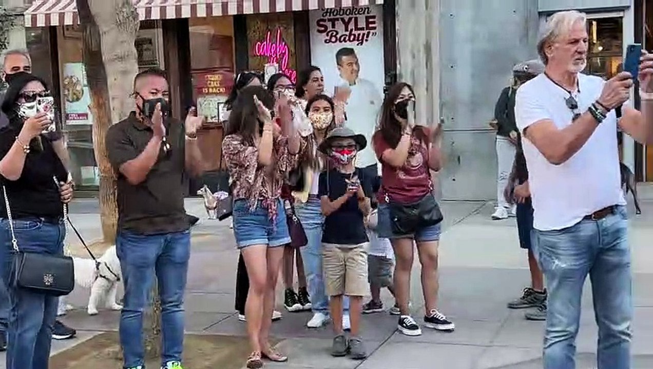 L'Amour Toujours - Karolina Protsenko (feat. Daniele Vitale) - Violin and Sax Street Performance