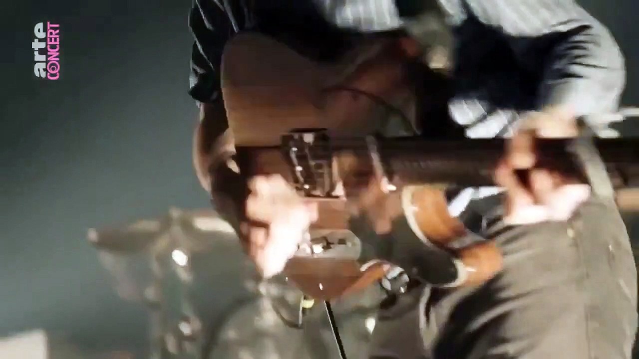 Phoenix chante "Lisztomania" en concert à Paris