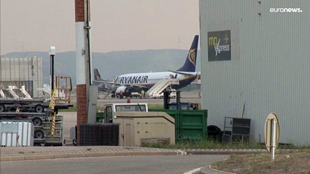 Gefälschter Ausweis? Ryanair wegen Afrikaans-Sprachtests bei Passagieren in der Kritik