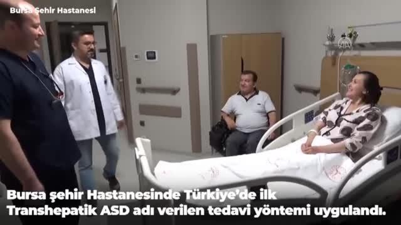 Bakan Koca, bir hastanın Türkiye'de ilk kez uygulanan yöntemle ameliyatını duyurdu
