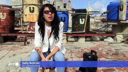Las pocas mujeres DJ en Cuba encuentran a su público