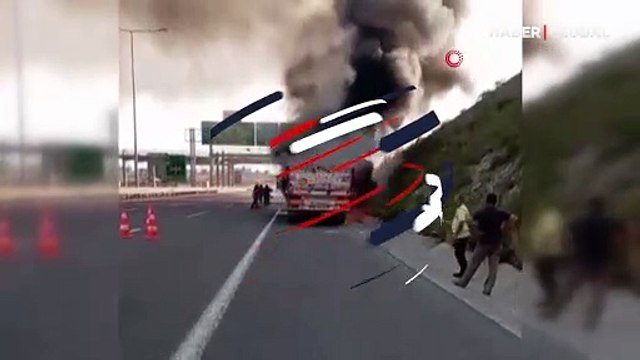 Kuzey Marmara Otoyolu'nda seyir halindeki tır alev alev yandı! O anlar kamerada
