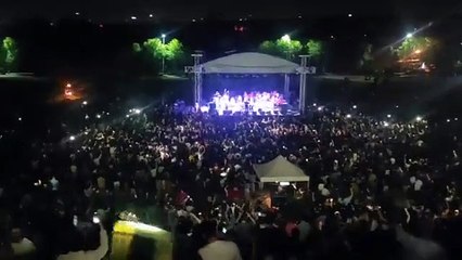 Binlerce ODTÜ'lü hep bir ağızdan İzmir Marşı okudu