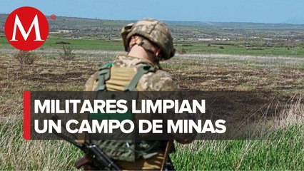 Militares rusos limpian campos de minas en Donetsk