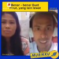 Mau ketawa tapi malu .. suaranya mirip aku