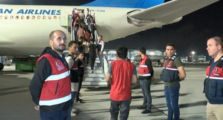 Sınır dışı edilen 178 Afgan, uçakla ülkelerine gönderildi