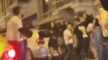 Beşiktaş’ta sokağa taşan eğlence! Çekicinin üstünde bile devam ettiler