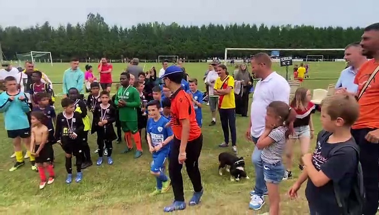 REMISE DES TROPHEES AUX U11A SINOIS AU TOURNOI D'ECOURT ST QUENTIN