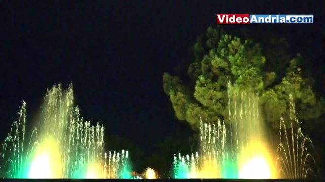 Andria: la Madonna dell'Altomare compare tra le fontane danzanti e giochi d'acqua in occasione della festa in suo onore - FOTO e VIDEO dello spettacolo
