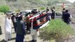 Pakistan'da otobüs vadiye düştü: En az 18 ölü