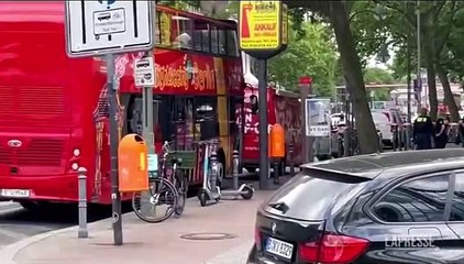 Berlino, un morto e diversi feriti: le immagini dell'auto finita dentro un negozio