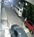 Vídeo flagra assaltantes abordando garotas no São Cristóvão