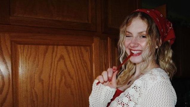 Yarışma için hırslanan anne, kızının bakire olduğunu söyleyince ortalık toz dumana döndü