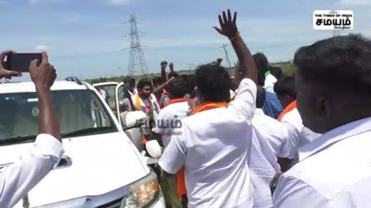 பாஜக கொடி; தலைகீழாக ஏற்றிய மாநில இளைஞரணி தலைவர்; வைரலாகும்  வீடியோ!