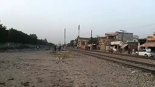 Karachi Express 16DN Crossing Green Town Lahore with GEU-40-9038 Locomotive