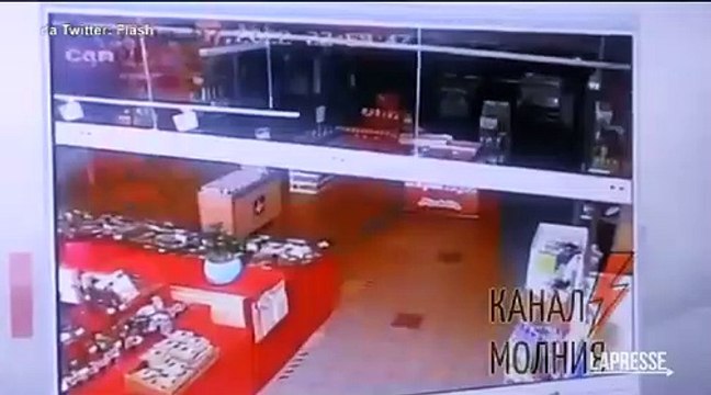 Ucraina, missile russo colpisce un supermercato a Kharkiv -