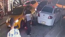 Zeytinburnu'nda taksici, aracına çarpan motosikletliyi ezmeye çalıştı: O anlar kamerada