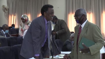 Eski Sudan Cumhurbaşkanı Beşir'in yargılandığı "1989 darbesi" davasının duruşması 15 Haziran'a ertelendi