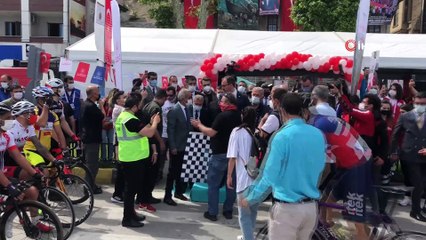 Bakan Kasapoğlu, İstiklal Yolu Bisiklet Yarışı’nı başlattı