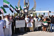 Suriye'nin kuzeyindeki Azez ilçesinde, YPG/PKK'ya karşı harekete geçen Münbiçlilere destek gösterisi yapıldı