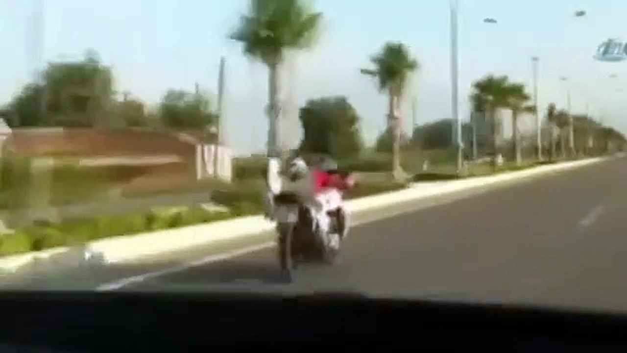 Trafikte tehlikeli gösteri