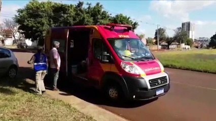 Jovem fica ferido após colisão entre carro e moto no Bairro Coqueiral
