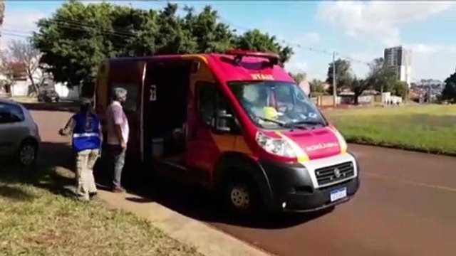 Jovem fica ferido após colisão entre carro e moto no Bairro Coqueiral