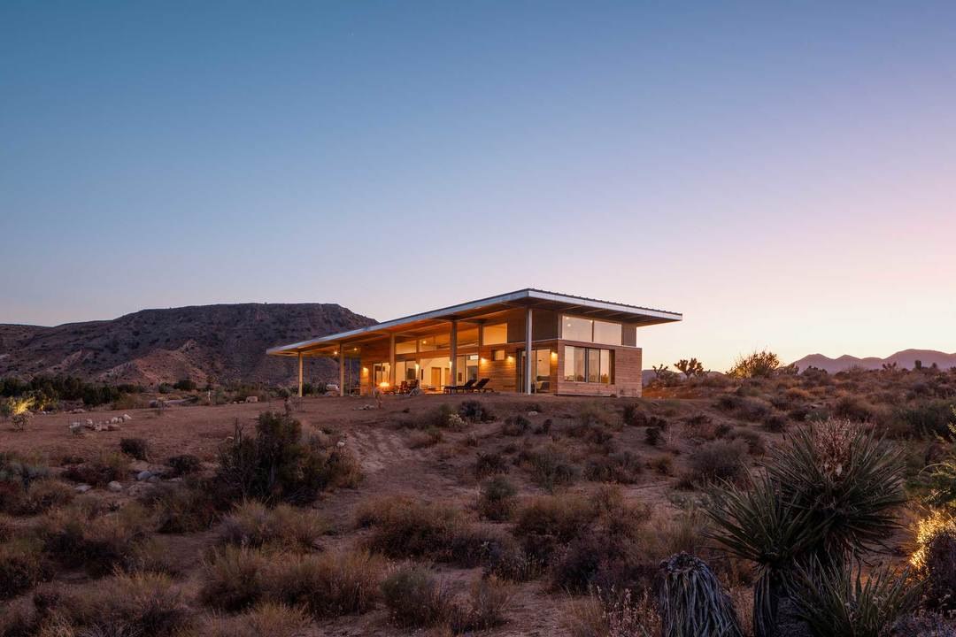 This Airbnb in the California Desert Is Glamorous, Modern, and Totally Private