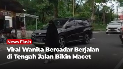 Viral Wanita Bercadar di Tengah Jalan Bikin Macet