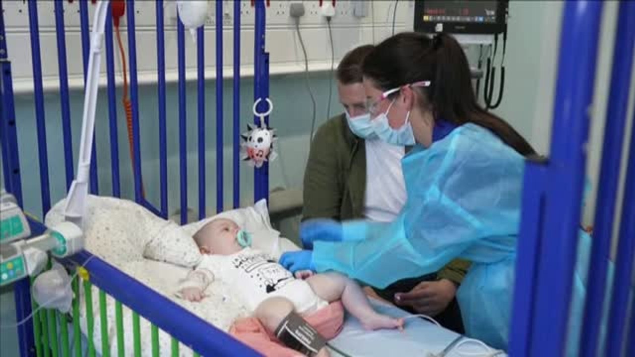 Un bebé con atrofia muscular espinal recibe el medicamento más caro del mundo