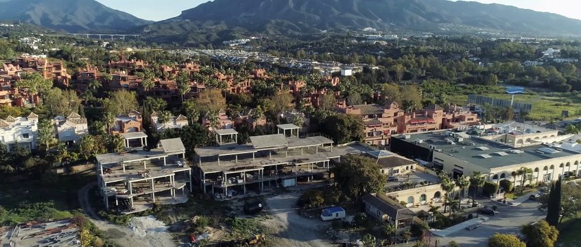 Tráiler de la película Hombre muerto no sabe vivir , de Ezekiel Montes, con Antonio Dechent, Rubén Ochandiano, Elena Martínez y Jesús Castro