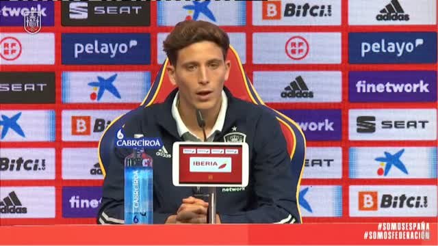 Pau Torres: Le he dicho a De Gea que esté tranquilo que este verano se va a llevar un título