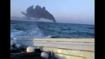 La più grande nave da guerra iraniana prende fuoco e affonda nel Golfo di Oman