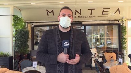 İki kardeşin işlettiği kafede oyuncak ayılarla "sosyal mesafe ayarı"