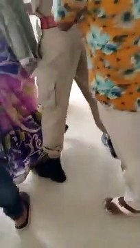 பனியனுடன் அலறி ரூமுக்குள் ஓடிய டாக்டர்.. ஆஸ்பத்திரிக்குள் புகுந்து சரமாரி தாக்குதல் - வீடியோ