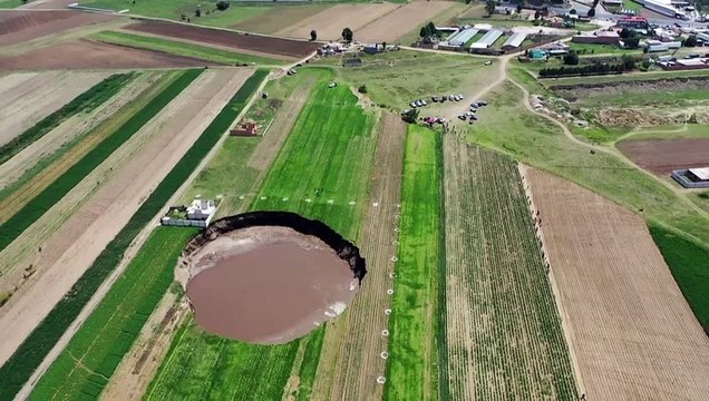 Au Mexique, un gouffre s'élargit de dizaines de mètres par jour