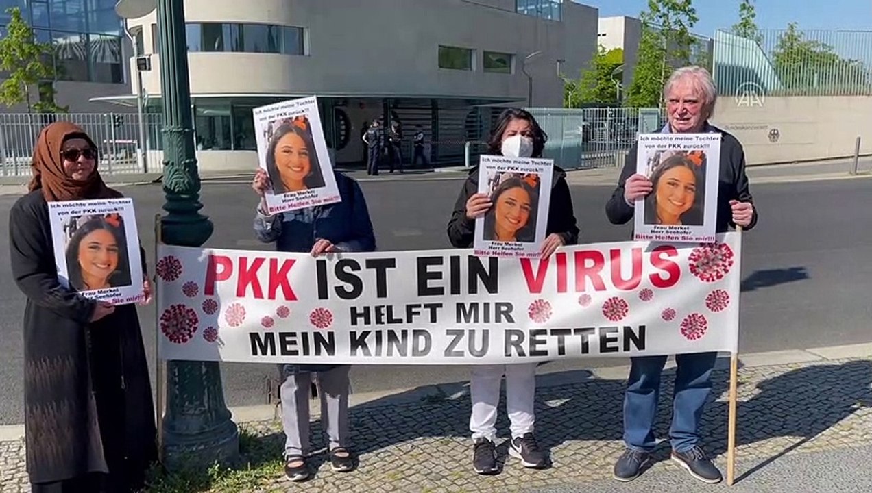 BERLİN - Almanya'da kızı PKK tarafından kaçırılan anne, eylemini Başbakanlık önünde sürdürüyor