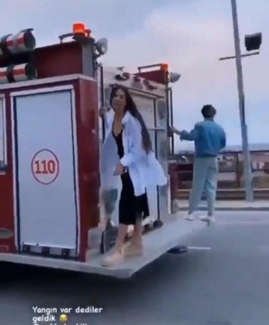 Sosyal medya ayağa kalktı! Üç kadının itfaiye aracındaki görüntülerine soruşturma