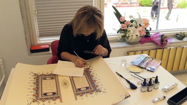 BURSA - Hobi amacıyla başladığı tezhip ve minyatür sanatlarını gelecek kuşaklara aktarmaya çalışıyor