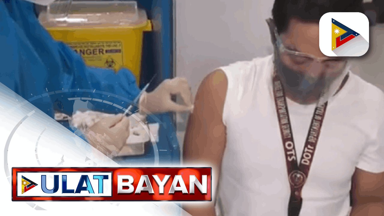 Pagbabakuna sa mga kawani ng DOTr sa one-stop-shop sa NAIA, sinimulan na; 1,500 kawani ng one stop shop for returning overseas Filipino, unang binakunahan gamit ang Sinovac vaccine