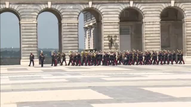 Vuelve el cambio de guardia al Palacio Real