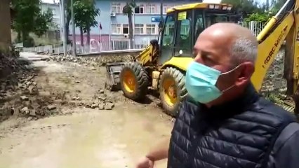 BURSA - Tirilye'de sağanak, parke taşlarını yerinden söktü