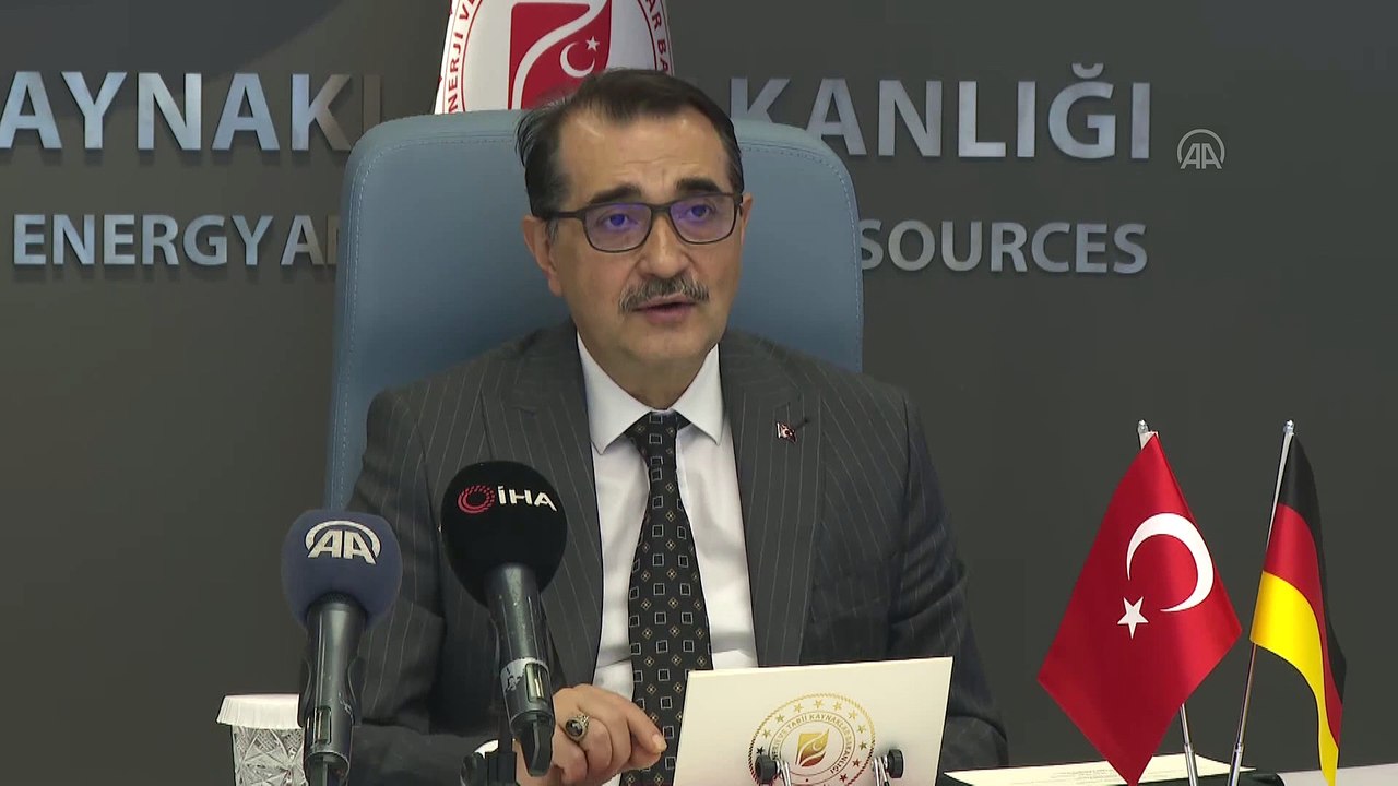 ANKARA - Bakan Dönmez: 'Enerji borsası kapsamında milli yenilenebilir enerji sertifika sistemini başlattık'