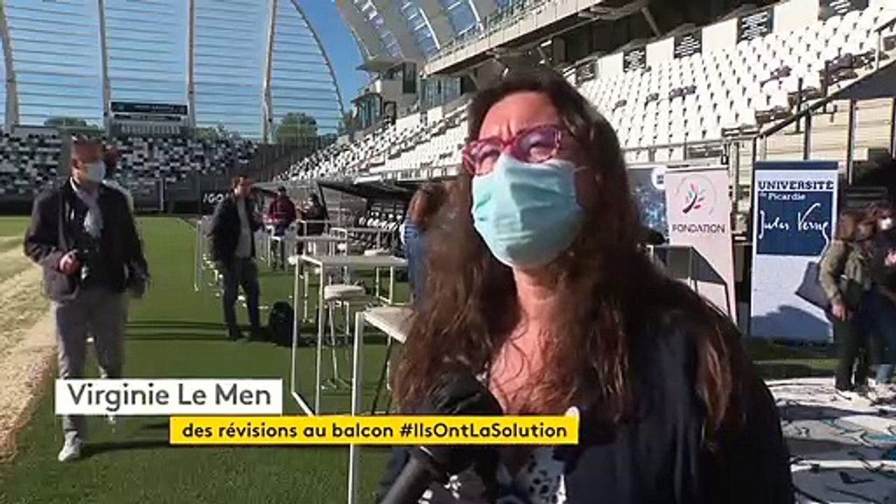 À Amiens, des étudiants révisent leurs examens dans les loges du stade de la Licorne