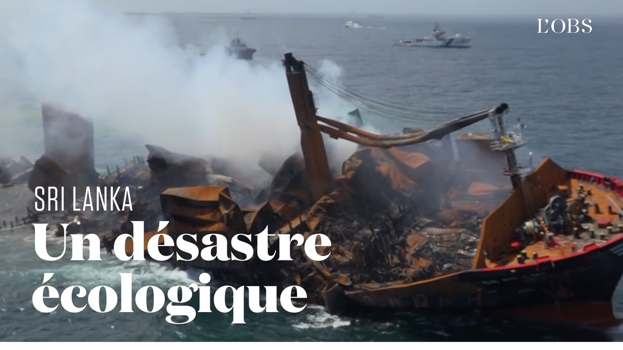 Les images du porte-conteneurs incendié au larg...